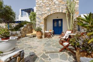 Balloo - A house gazing out on the Aegean blue
