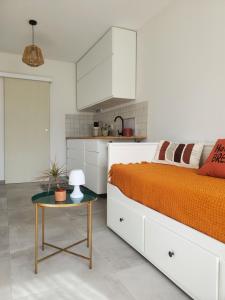 Charmant studio moderne avec extérieur  Dormir en provence 