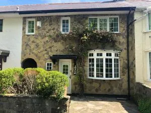 Cosy Rustic 3 bed cottage, great train links - 威勒尔