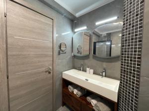 Appartements Charming AC 2-bedroom apartment Antibes city center family, couples friendly : photos des chambres