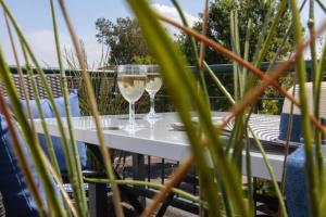 Ninas Beach House 1 " Free Parking "