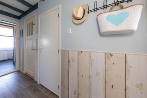 Ninas Beach House 1 " Free Parking "