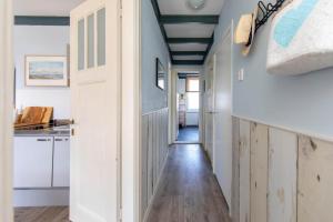 Ninas Beach House 1 " Free Parking "