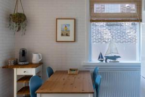 Ninas Beach House 1 " Free Parking "