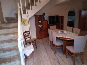 Kisiris House