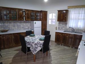Kisiris House