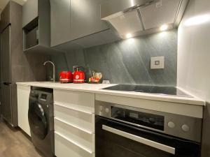 Menlyn Maine Residences - Superior king - Paris apartment