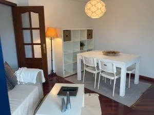 Bonito apartamento en Cangas al lado playa Rodeira - Койро