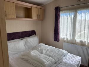 PG174 Golden Palm Resort 8 Berth Caravan With Decking