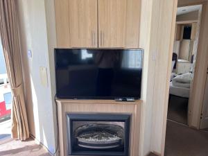 PG174 Golden Palm Resort 8 Berth Caravan With Decking