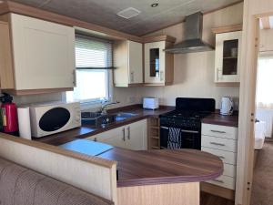 PG174 Golden Palm Resort 8 Berth Caravan With Decking