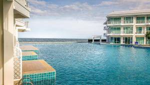 On-the-Beach Seaview With Direct Pool Access - 1 Bedroom by Sweethome