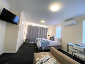 Poley Cow Studio - Lake & Mountain Views l Air-Con l Parking