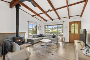 The Beach Hut - BYO Linen