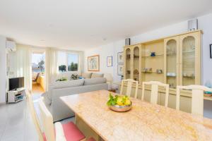 Apartment La Veleta with Sea View