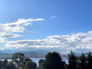 Poley Cow Studio - Lake & Mountain Views l Air-Con l Parking