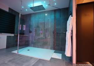 B&B / Chambres d'hotes Ds Plaisir Love Room avec sauna, jacuzzi a Nancy : photos des chambres