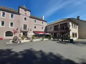 瑞莱斯杜波伊斯杜弗尔酒店 - Sévérac d' Aveyron