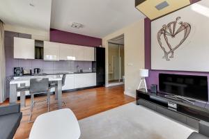 Executive Apartment with Sauna by Grand Apartments