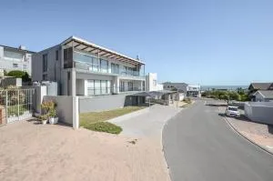 21 Flamingo House - Swartwater