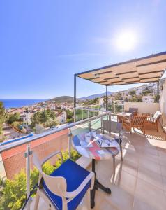 VILLA MYSTIC Private Pool-Garden & Sea Views in Central Location