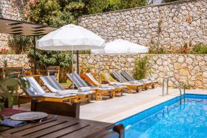 VILLA MYSTIC Private Pool-Garden & Sea Views in Central Location