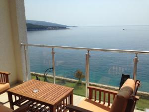 Superior Two-Bedroom Apartment with Balcony and Sea View room in Sky Fort Apartments