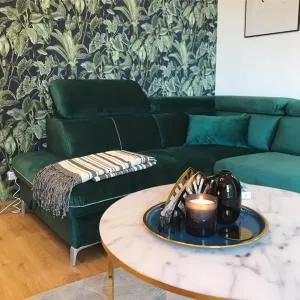 Zielony apartament z widokiem na jezioro - Злотув