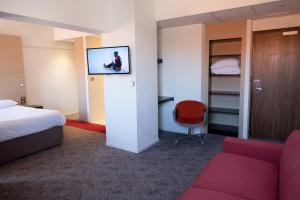 Hotels ibis Styles Saint Dizier : Suite Familiale Standard avec 1 Lit Double et 1 Canapé