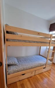 2 Bed Flat - Sleeps 6 - Pets - Pool - Parking