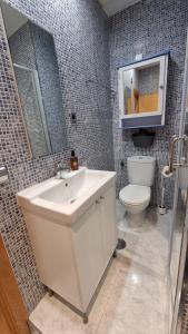 2 Bed Flat - Sleeps 6 - Pets - Pool - Parking