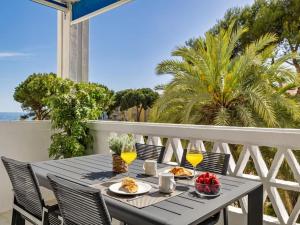 Stylish Sea view apartment in Playas del Duque