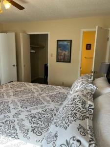 Main Floor Bright & Spacious Apartment