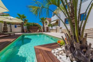 Apartments "Villa Antišin" with heated pool