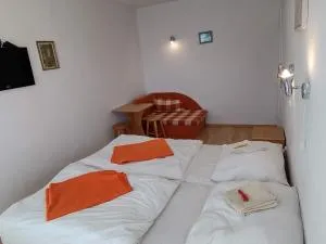 HannaH - Relax dom pod orechom - 2i rodinné štúdio so zdieľanou kuchyňou - Vráble