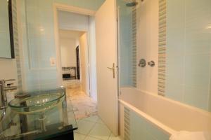 ALC - LTM11 - 14 min Palais and 2 min Beaches