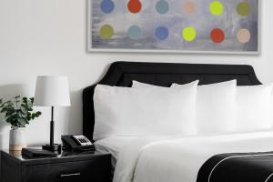 Deluxe Queen Room room in Essex House Hotel