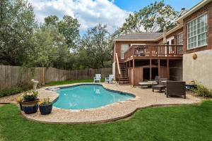 Stone Oak Oasis with Private Pool and Grill!