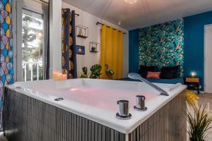 Maisons de vacances Suite SPAradise - SPA Prive - 6min Disneyland PARIS : photos des chambres