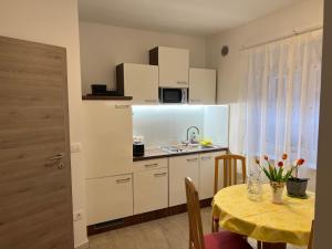 Stara Jezica Apartments with WiFi