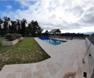 SUPERBE APPARTEMENT AU CALME - Donzenac