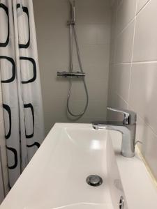 21m Comfortable For 2 Near The Remparts