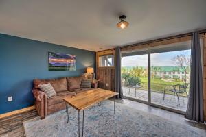 Slopeside Burke Mountain Condo w Fireplace!