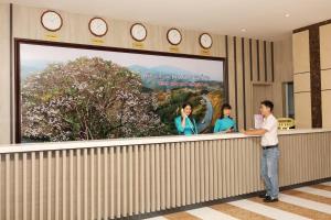 Khách Sạn Hoa Ban Trắng