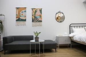 Hongdae Residence - 1min from Hongik Uni station Exit #1