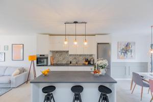 Bella Zara lux apartment with jacuzzi, grill & garden