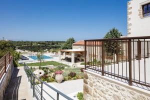 New luxurious villa with stunning pool,views &bbq!