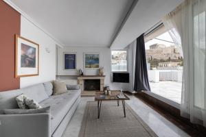 Apartment with Balcony room in Look Out Ancient Athens From A Unique Studio