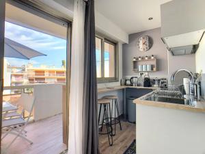 Juan Les Pins Centre - Studio Neuf Avec Terrasse - 3 Mins Des Plages - Jazz Apartment