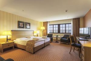 Superior Double Room with Elbe view room in Maritim Hotel Dresden